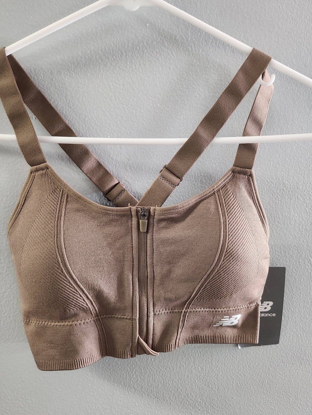 NWT New Balance Women's Taupe Front-Zip Strappy Sports Bra ♡ Small